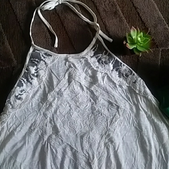 Ivory Lace Halter Top - Picture 3 of 4